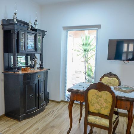 Apartman Centar เซรมสกี คาร์ลอฟซี ภายนอก รูปภาพ