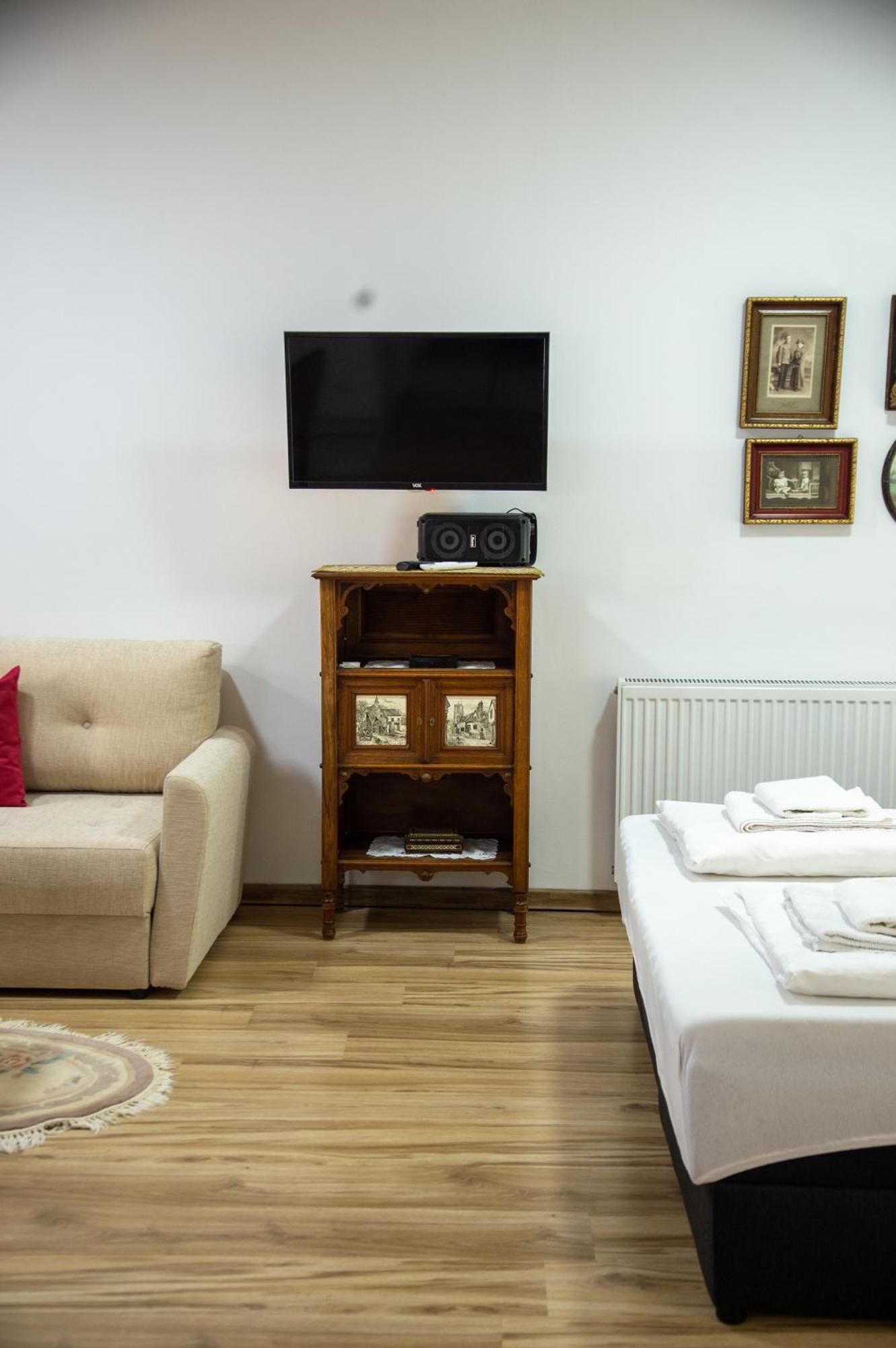 Apartman Centar เซรมสกี คาร์ลอฟซี ภายนอก รูปภาพ