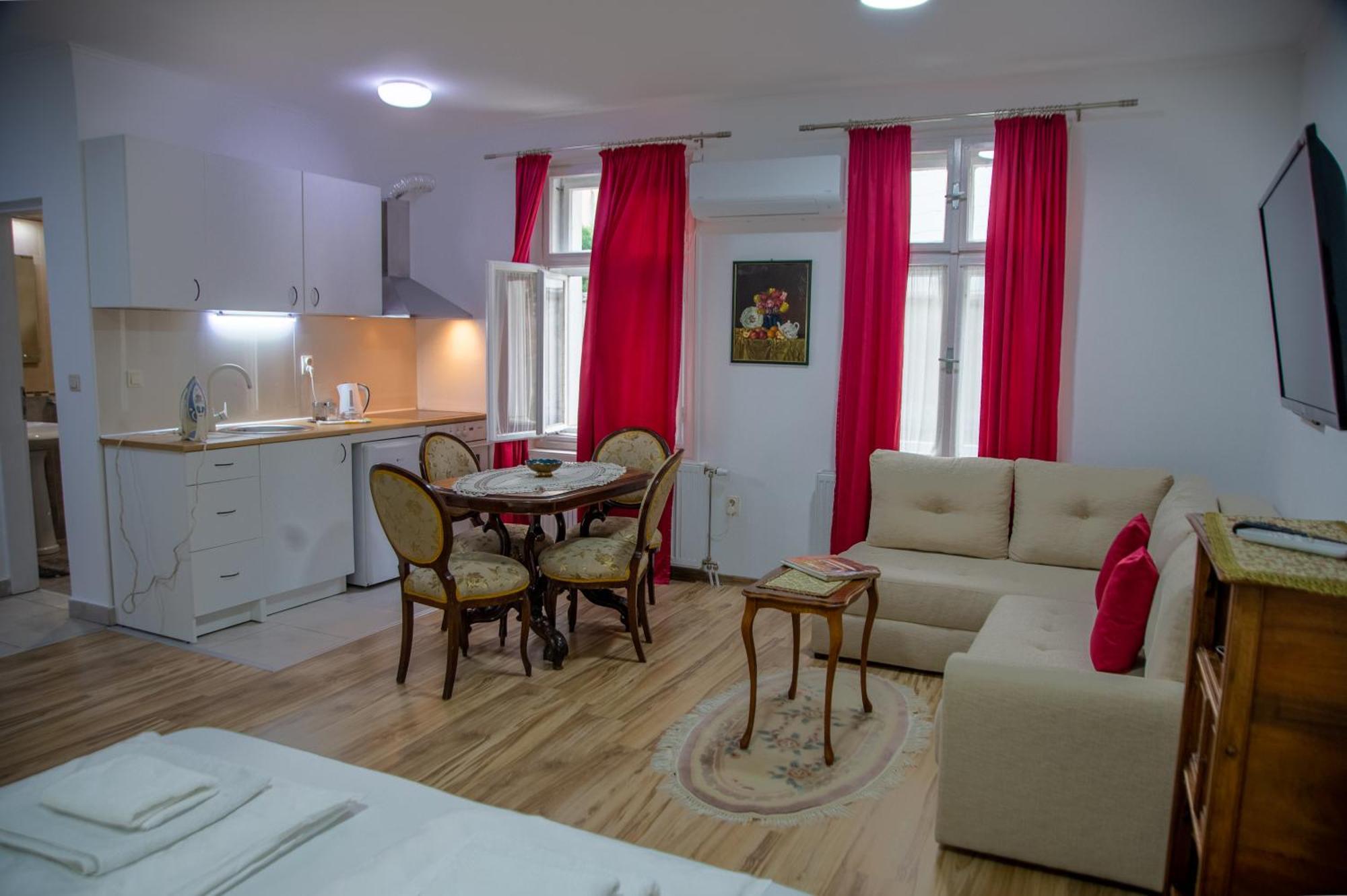 Apartman Centar เซรมสกี คาร์ลอฟซี ภายนอก รูปภาพ