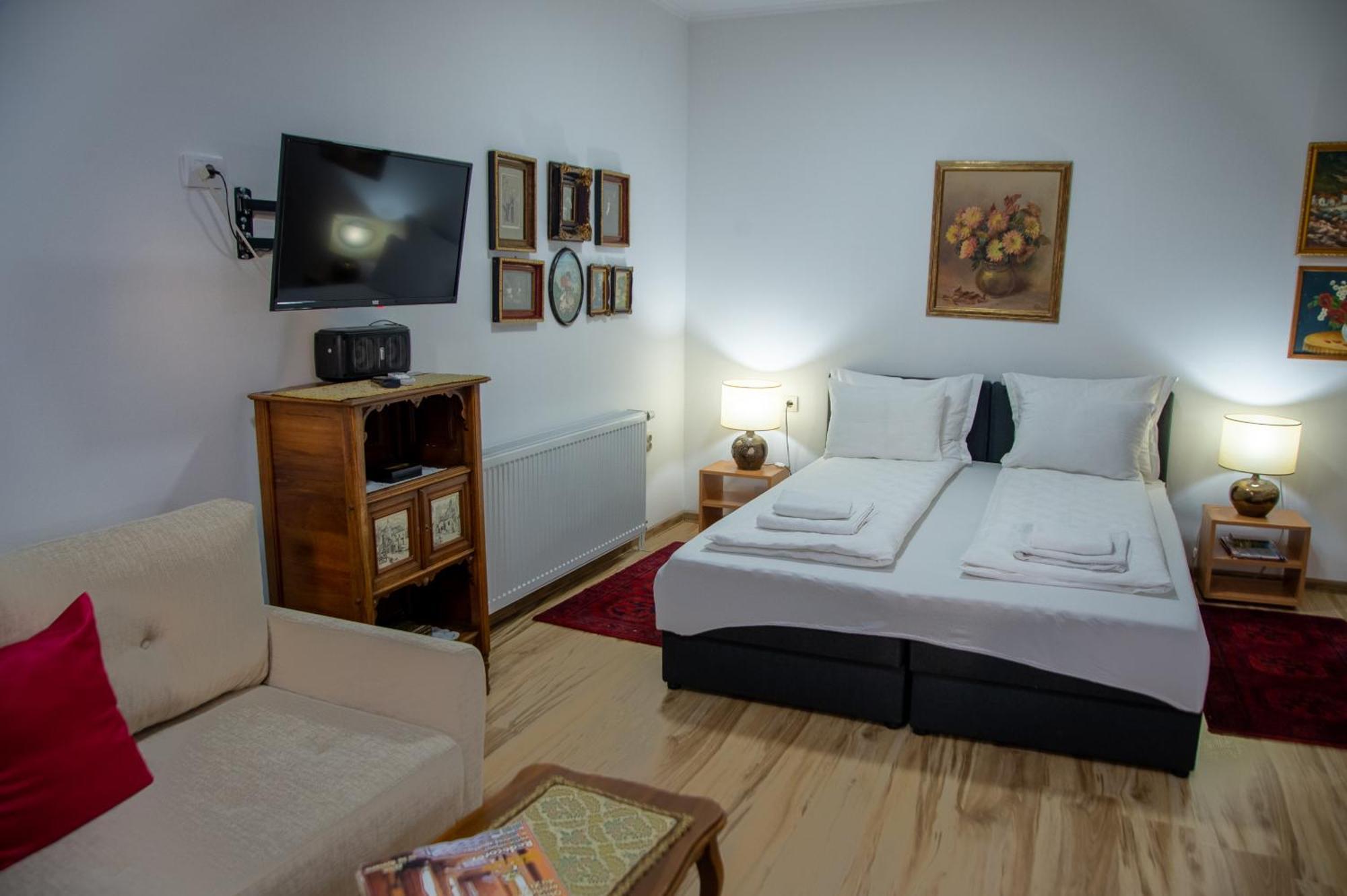 Apartman Centar เซรมสกี คาร์ลอฟซี ภายนอก รูปภาพ