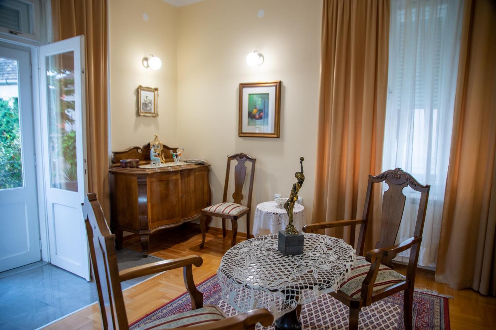 Apartman Centar เซรมสกี คาร์ลอฟซี ภายนอก รูปภาพ