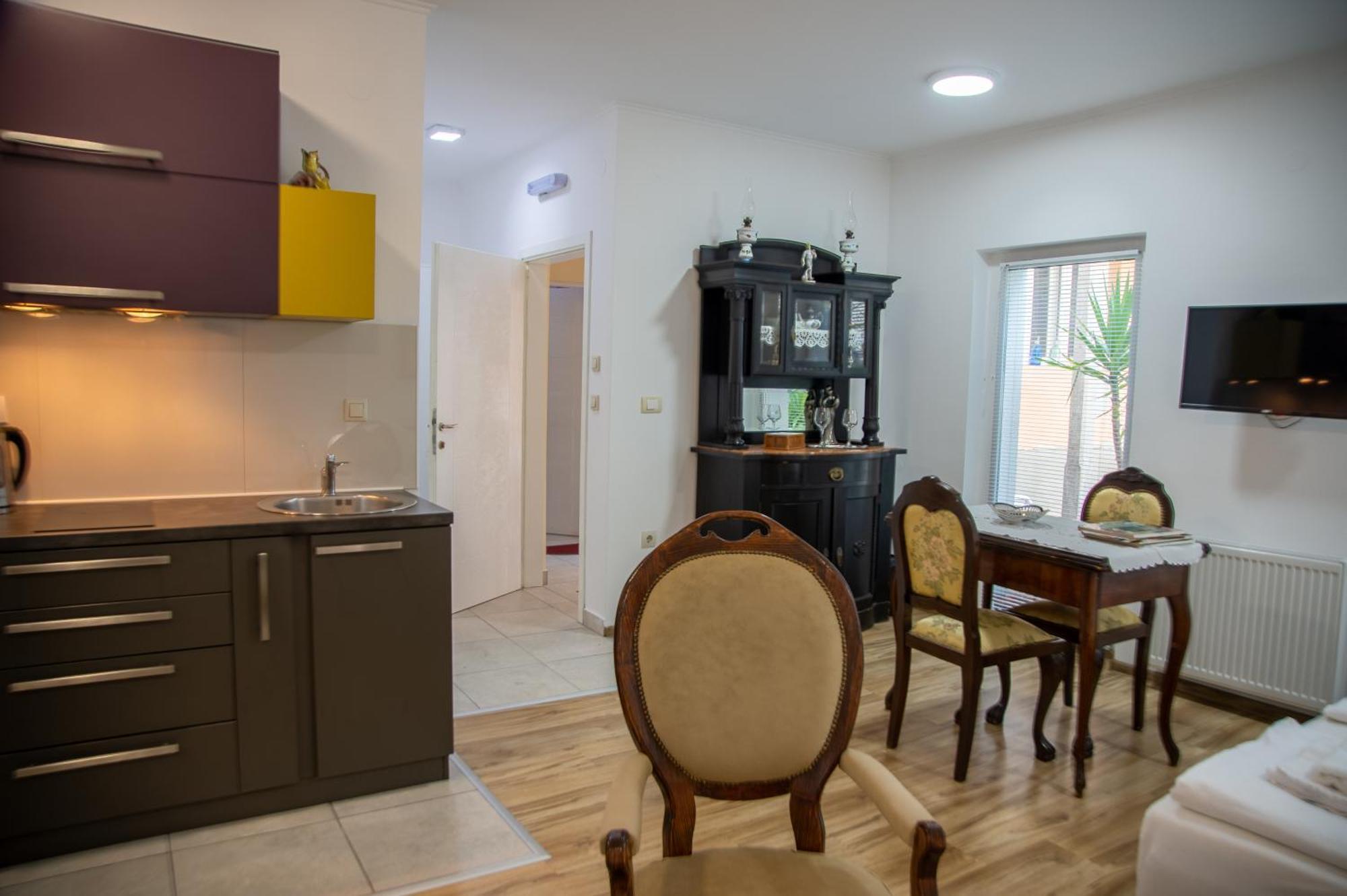 Apartman Centar เซรมสกี คาร์ลอฟซี ภายนอก รูปภาพ