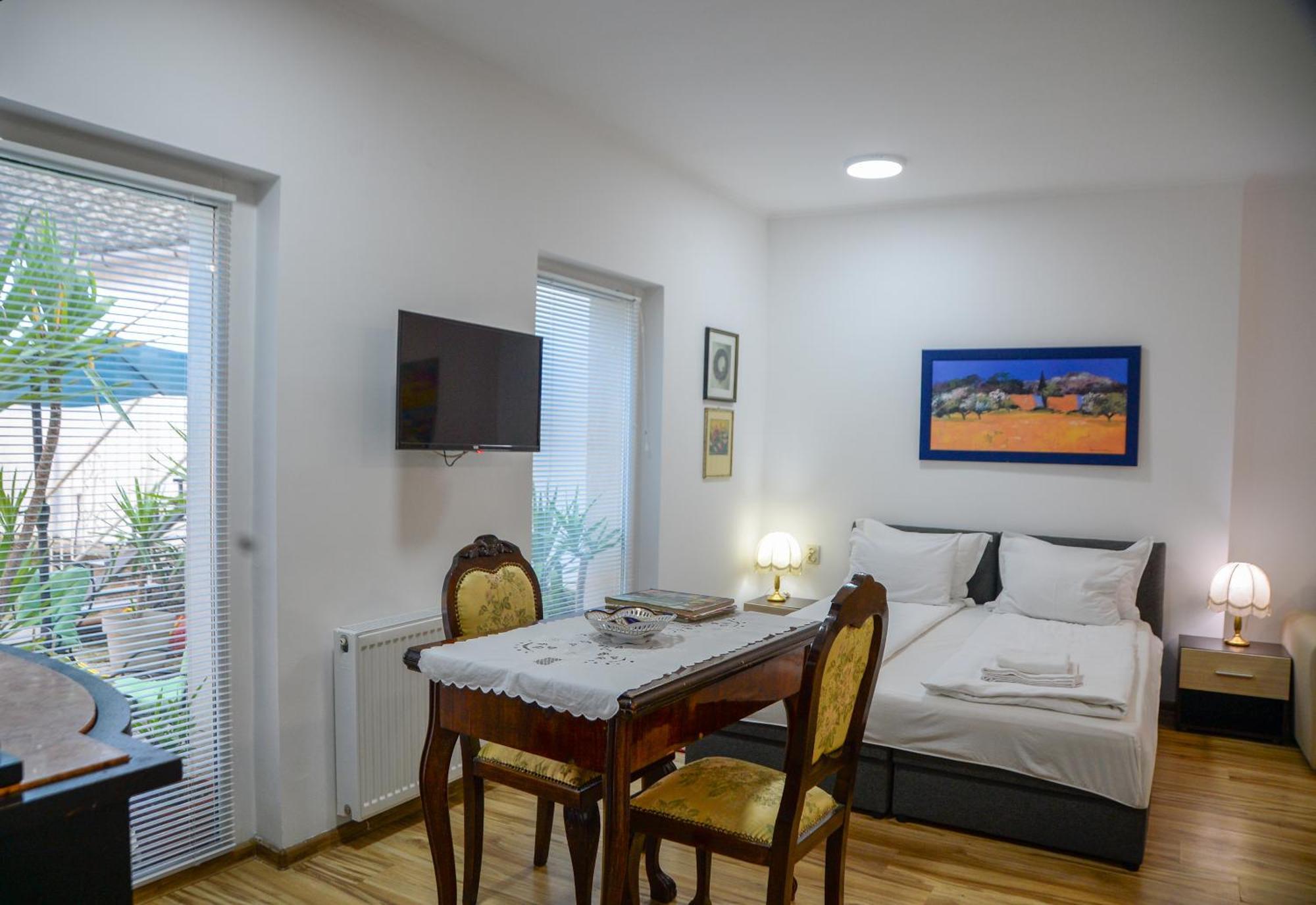 Apartman Centar เซรมสกี คาร์ลอฟซี ภายนอก รูปภาพ