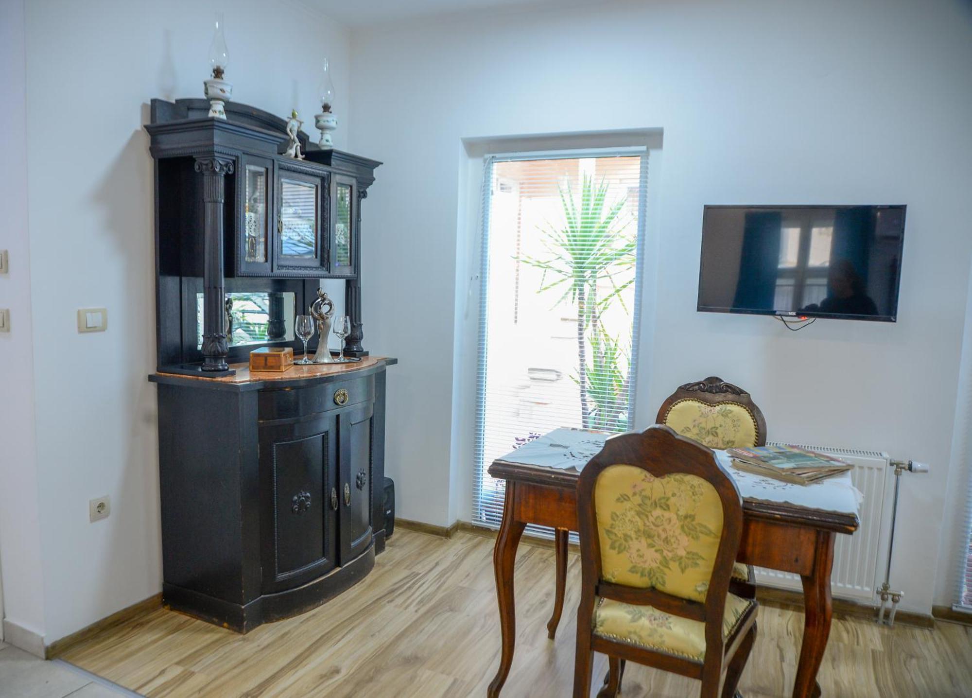 Apartman Centar เซรมสกี คาร์ลอฟซี ภายนอก รูปภาพ