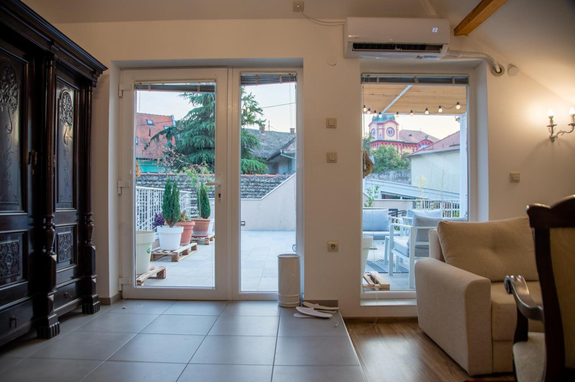 Apartman Centar เซรมสกี คาร์ลอฟซี ภายนอก รูปภาพ