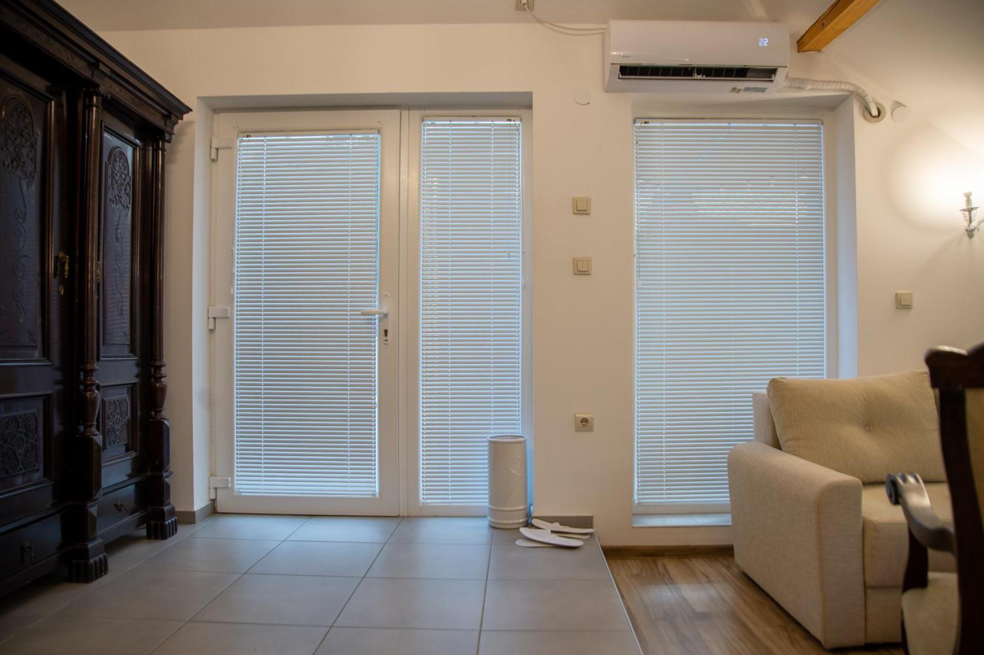 Apartman Centar เซรมสกี คาร์ลอฟซี ภายนอก รูปภาพ