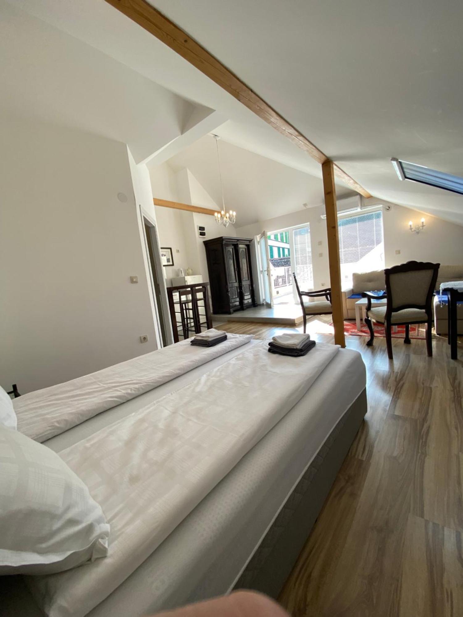Apartman Centar เซรมสกี คาร์ลอฟซี ภายนอก รูปภาพ